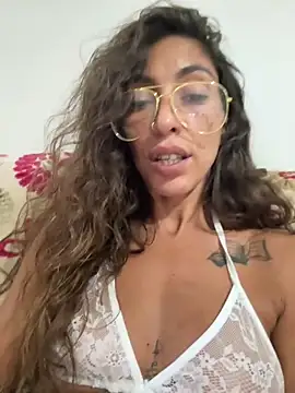 Snapshot of amanilouve chatting on September 2025 08:00:02 PM amanilouve online show from September 2025 08:00:02 PM