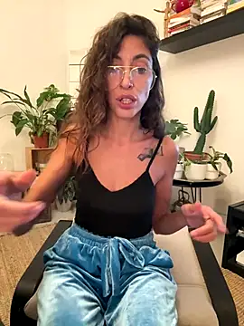 Snapshot of amanilouve chatting on October 2025 09:15:01 PM amanilouve online show from October 2025 09:15:01 PM