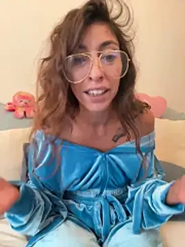 Snapshot of amanilouve chatting on October 2025 12:49:02 PM amanilouve online show from October 2025 12:49:02 PM