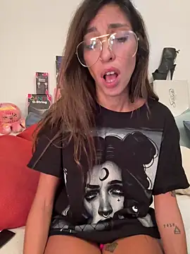 Snapshot of amanilouve chatting on October 2025 08:53:02 PM amanilouve online show from October 2025 08:53:02 PM