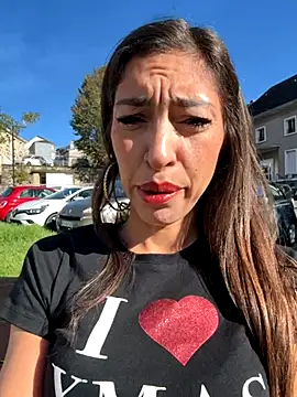 Snapshot of amanilouve chatting on November 2025 11:53:01 AM amanilouve online show from November 2025 11:53:01 AM