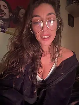 Snapshot of amanilouve chatting on November 2025 06:18:02 PM amanilouve online show from November 2025 06:18:02 PM