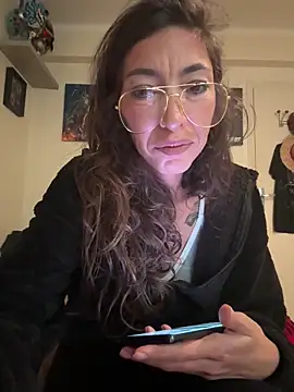 Snapshot of amanilouve chatting on November 2025 08:45:01 AM amanilouve online show from November 2025 08:45:01 AM