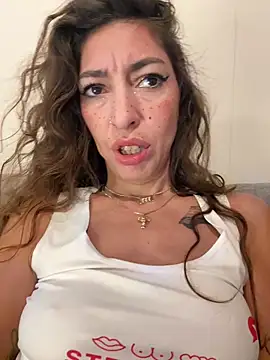 Snapshot of amanilouve chatting on November 2025 07:36:02 AM amanilouve online show from November 2025 07:36:02 AM