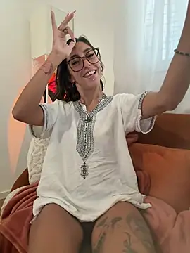 amanilouve online show from March 2026 11:00:01 AM