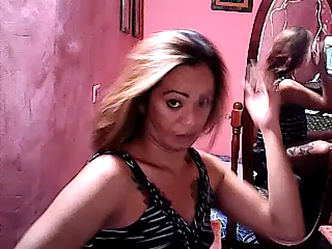 Snapshot of yummy_21xxx chatting on March 2025 01:17:02 PM yummy 21xxx online show from March 2025 01:17:02 PM