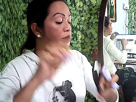 Snapshot of yummy_21xxx chatting on September 2025 02:52:02 PM yummy 21xxx online show from September 2025 02:52:02 PM