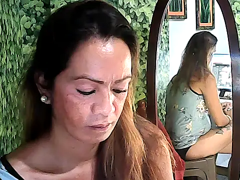 Snapshot of yummy_21xxx chatting on October 2025 01:44:01 PM yummy 21xxx online show from October 2025 01:44:01 PM