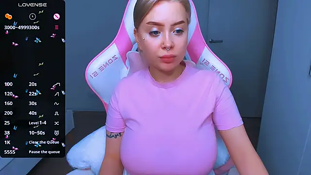 Snapshot of MonaLauu chatting on December 2024 07:43:02 PM MonaLauu online show from December 2024 07:43:02 PM