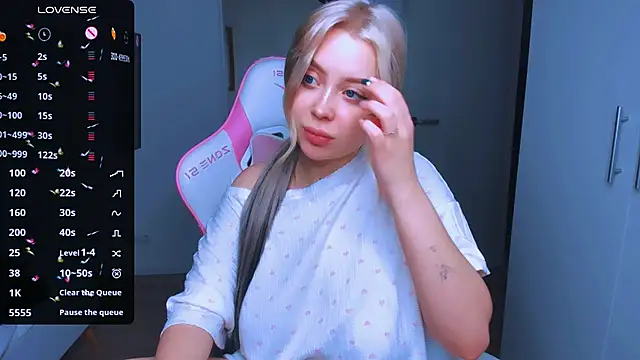 Snapshot of MonaLauu chatting on January 2025 05:19:02 AM MonaLauu online show from January 2025 05:19:02 AM