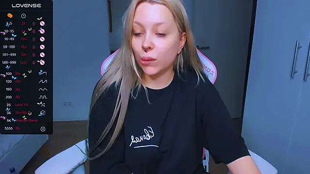 MonaLauu online show from January 2025 11:21:02 AM