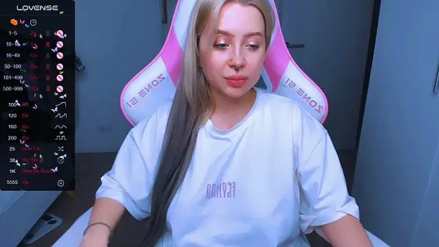 MonaLauu online show from January 2025 05:35:01 PM