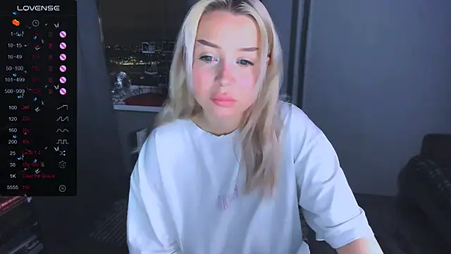 MonaLauu online show from January 2026 03:44:01 AM