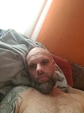 Snapshot of Ladyshaker82 chatting on November 2025 12:28:02 PM Ladyshaker82 online show from November 2025 12:28:02 PM