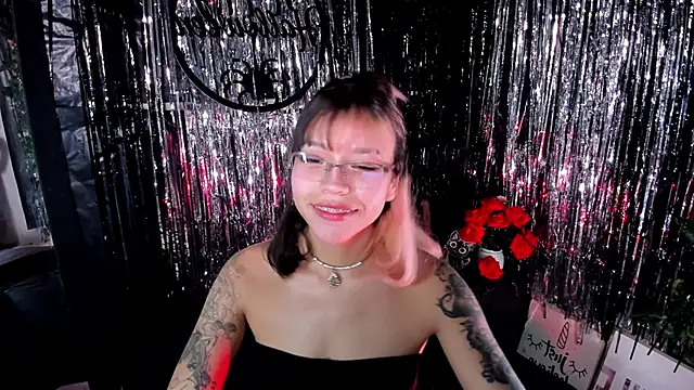 Snapshot of katalina_garcia chatting on November 2025 10:01:02 PM katalina garcia online show from November 2025 10:01:02 PM