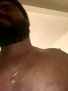 Snapshot of MichaelBear_ chatting on December 2025 09:22:02 PM MichaelBear online show from December 2025 09:22:02 PM