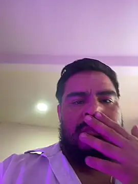 Snapshot of MichaelBear_ chatting on January 2026 06:10:01 PM MichaelBear online show from January 2026 06:10:01 PM