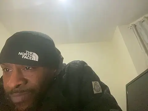 CuzzyB69 online show from March 2025 07:31:01 PM