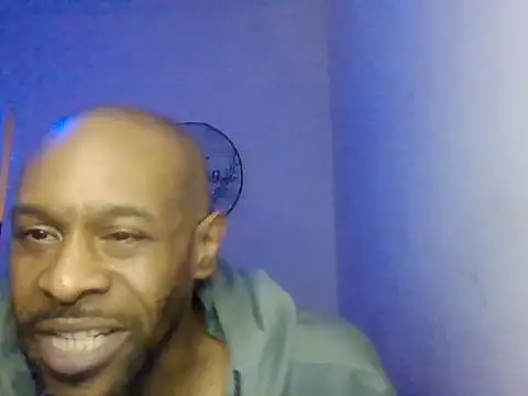 CuzzyB69 online show from November 2025 08:00:01 PM