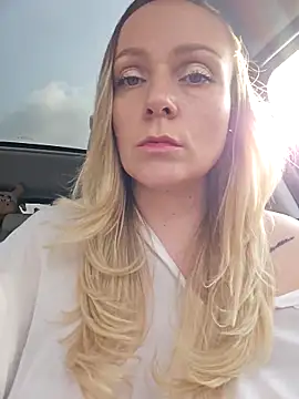 Snapshot of Bondgirl_013 chatting on November 2025 10:34:02 AM Bondgirl 013 online show from November 2025 10:34:02 AM