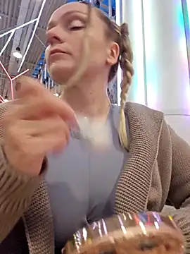 Snapshot of Bondgirl_013 chatting on December 2025 01:51:01 PM Bondgirl 013 online show from December 2025 01:51:01 PM