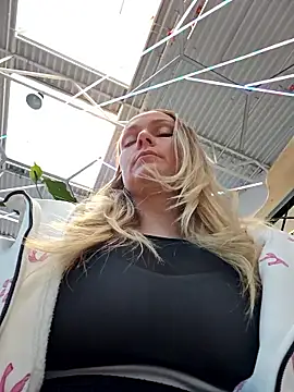 Snapshot of Bondgirl_013 chatting on January 2026 01:28:02 PM Bondgirl 013 online show from January 2026 01:28:02 PM