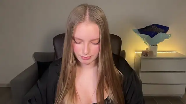 Snapshot of EvaMaddison chatting on June 2026 09:17:02 PM EvaMaddison online show from June 2026 09:17:02 PM
