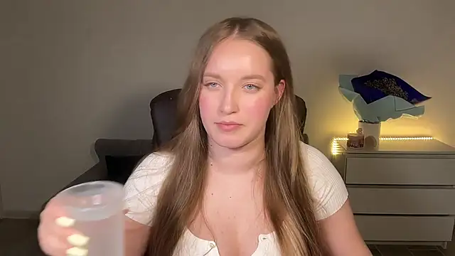 Snapshot of EvaMaddison chatting on June 2026 08:57:01 PM EvaMaddison online show from June 2026 08:57:01 PM