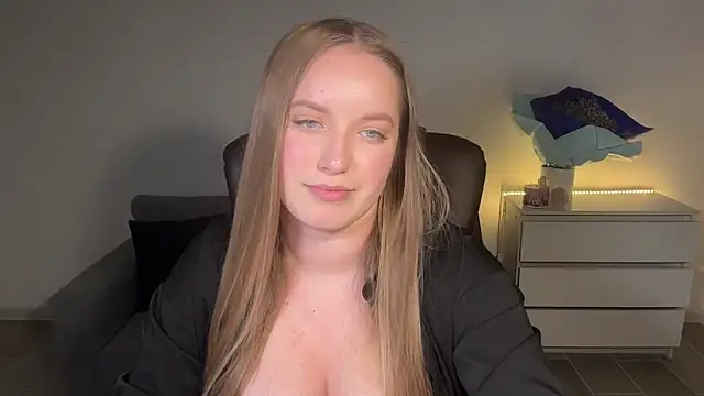 Snapshot of EvaMaddison chatting on June 2026 08:14:01 PM EvaMaddison online show from June 2026 08:14:01 PM