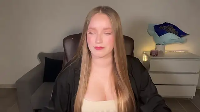 Snapshot of EvaMaddison chatting on July 2026 08:04:02 PM EvaMaddison online show from July 2026 08:04:02 PM