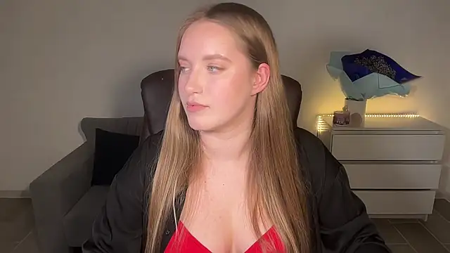 Snapshot of EvaMaddison chatting on July 2026 09:44:02 PM EvaMaddison online show from July 2026 09:44:02 PM