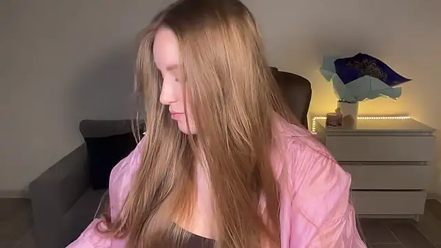 Snapshot of EvaMaddison chatting on July 2026 06:10:01 PM EvaMaddison online show from July 2026 06:10:01 PM