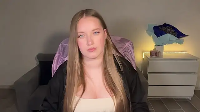 Snapshot of EvaMaddison chatting on July 2026 09:42:01 PM EvaMaddison online show from July 2026 09:42:01 PM