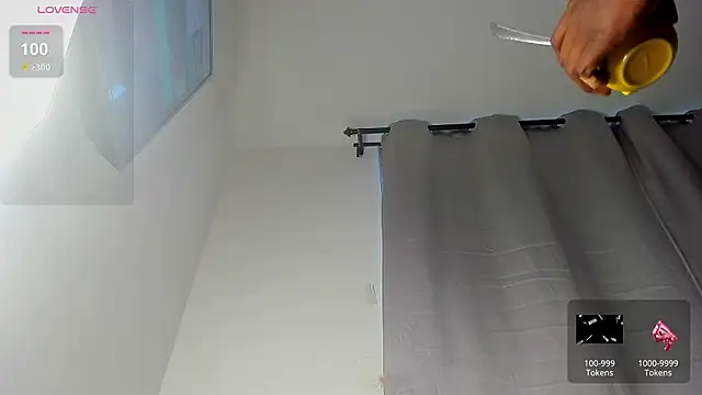 caroline tovar online show from March 2026 10:47:02 PM