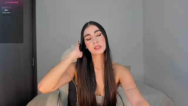 Snapshot of RebeccaBaxter chatting on January 2025 12:35:02 AM RebeccaBaxter online show from January 2025 12:35:02 AM