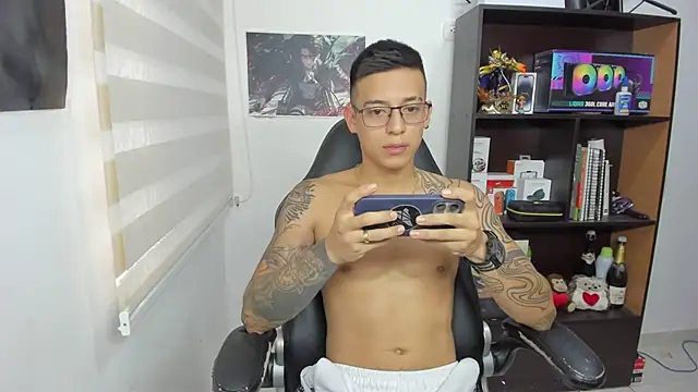 Snapshot of SIXXTOLOVE18 chatting on March 2025 07:49:02 PM SIXXTOLOVE18 online show from March 2025 07:49:02 PM