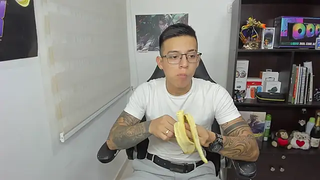 Snapshot of SIXXTOLOVE18 chatting on March 2025 06:21:02 AM SIXXTOLOVE18 online show from March 2025 06:21:02 AM