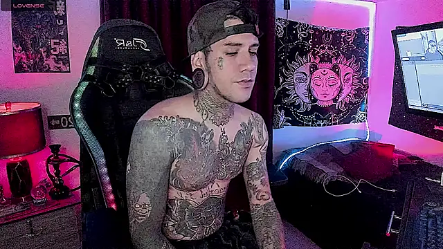 Snapshot of josh__ackerman chatting on December 2024 07:04:02 AM josh ackerman online show from December 2024 07:04:02 AM