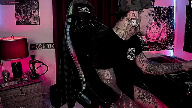 Snapshot of josh__ackerman chatting on January 2025 12:10:01 PM josh ackerman online show from January 2025 12:10:01 PM