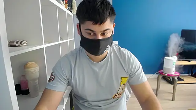 Snapshot of Tomguys chatting on March 2025 08:27:01 AM Tomguys online show from March 2025 08:27:01 AM