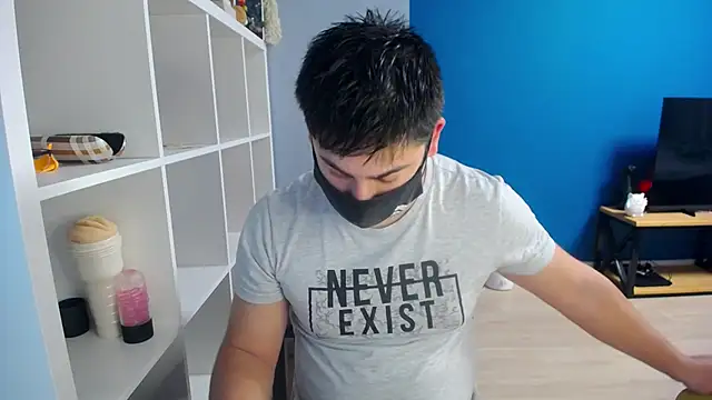 Snapshot of Tomguys chatting on March 2025 08:05:02 PM Tomguys online show from March 2025 08:05:02 PM