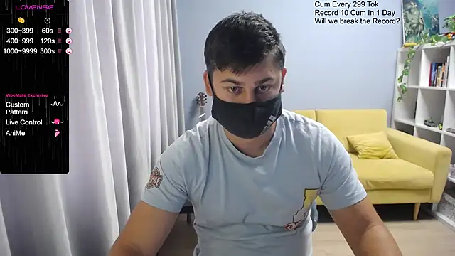 Snapshot of Tomguys chatting on October 2025 08:37:02 AM Tomguys online show from October 2025 08:37:02 AM