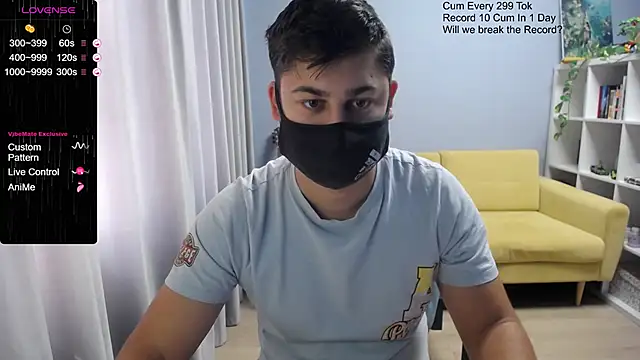 Snapshot of Tomguys chatting on October 2025 06:23:02 AM Tomguys online show from October 2025 06:23:02 AM