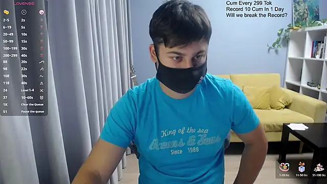 Snapshot of Tomguys chatting on November 2025 09:20:01 AM Tomguys online show from November 2025 09:20:01 AM