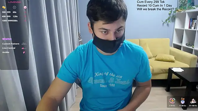 Snapshot of Tomguys chatting on November 2025 07:20:01 AM Tomguys online show from November 2025 07:20:01 AM