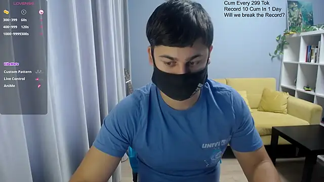 Snapshot of Tomguys chatting on November 2025 07:29:01 AM Tomguys online show from November 2025 07:29:01 AM