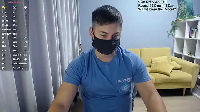 Snapshot of Tomguys chatting on November 2025 08:33:02 AM Tomguys online show from November 2025 08:33:02 AM