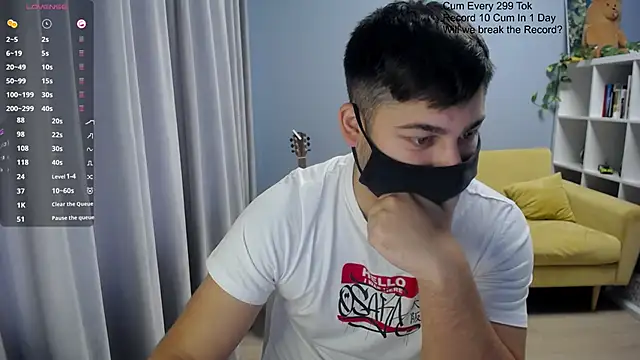 Snapshot of Tomguys chatting on November 2025 07:29:01 AM Tomguys online show from November 2025 07:29:01 AM