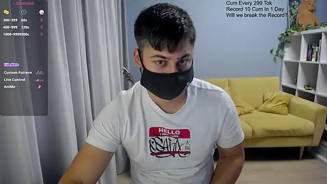 Snapshot of Tomguys chatting on November 2025 08:47:01 AM Tomguys online show from November 2025 08:47:01 AM