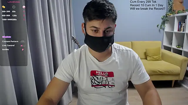 Snapshot of Tomguys chatting on November 2025 11:54:02 AM Tomguys online show from November 2025 11:54:02 AM